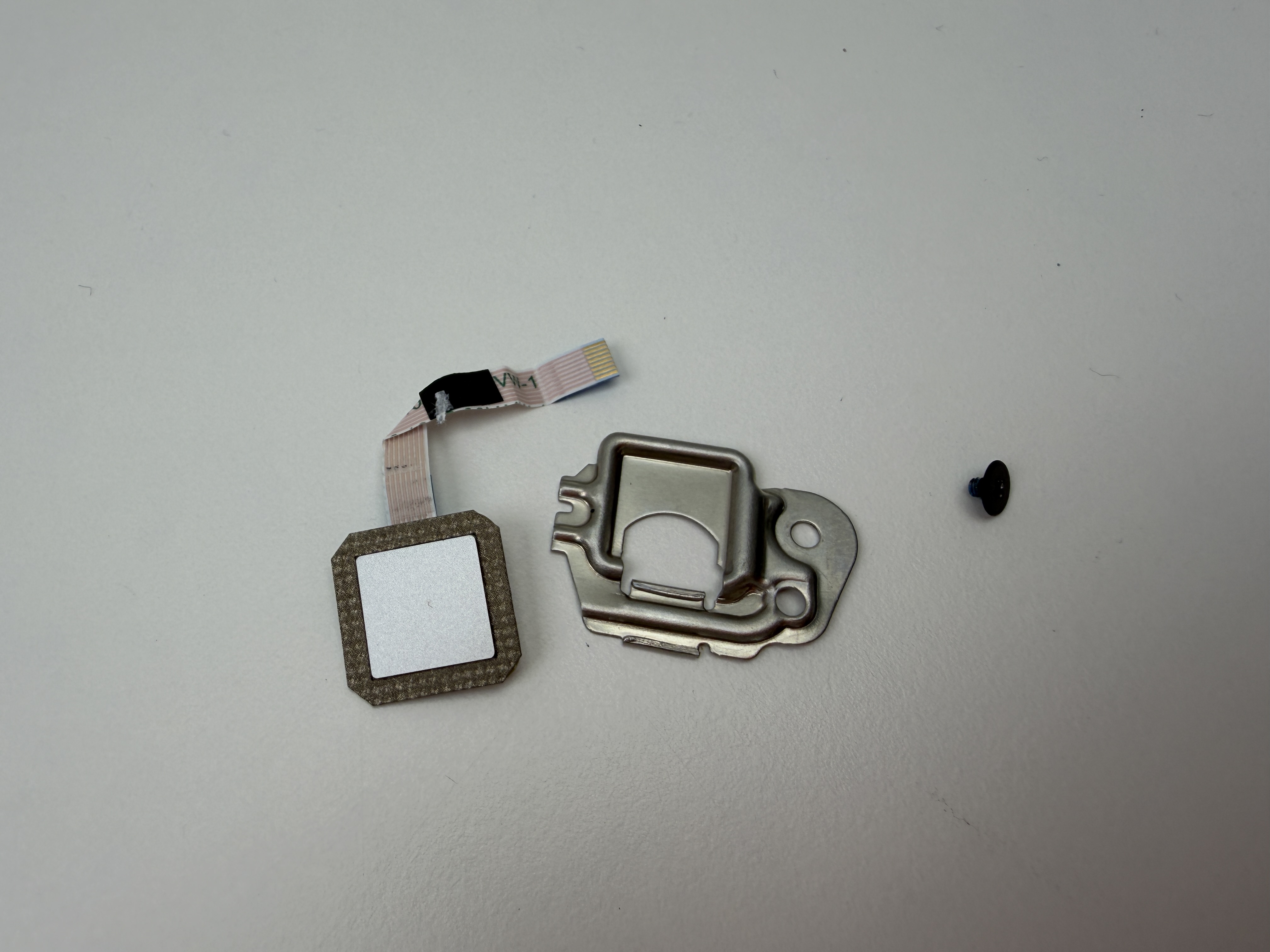 Begagnad HP Original Fingerprint Sensor M84310-001 EliteBook 830 G9 ink. Metallclips