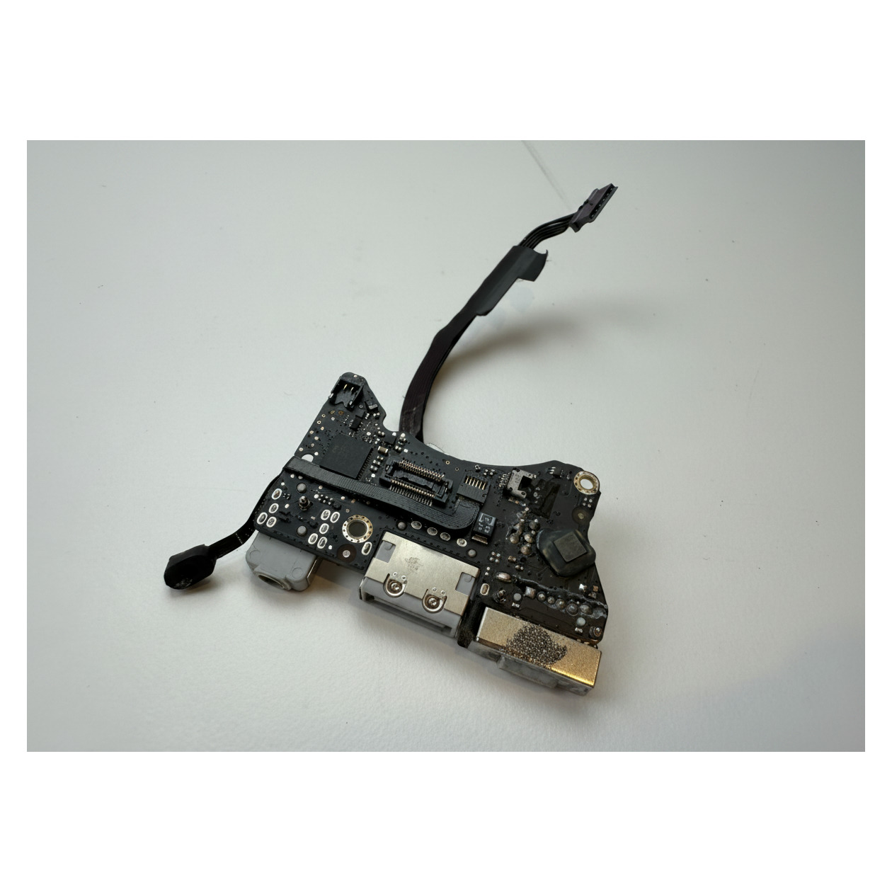 Begagnat Apple Original I O Audio USB Board 820-2827-B MacBook Air 11 tum A1370 2010