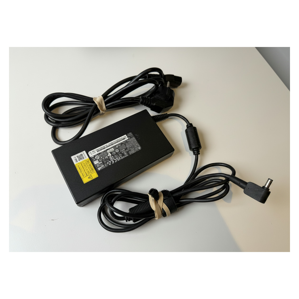 Beg. Original ADP-230JB 230W 5,5x1,7mm Delta Acer Predator Nitro 19.5V 11.8A