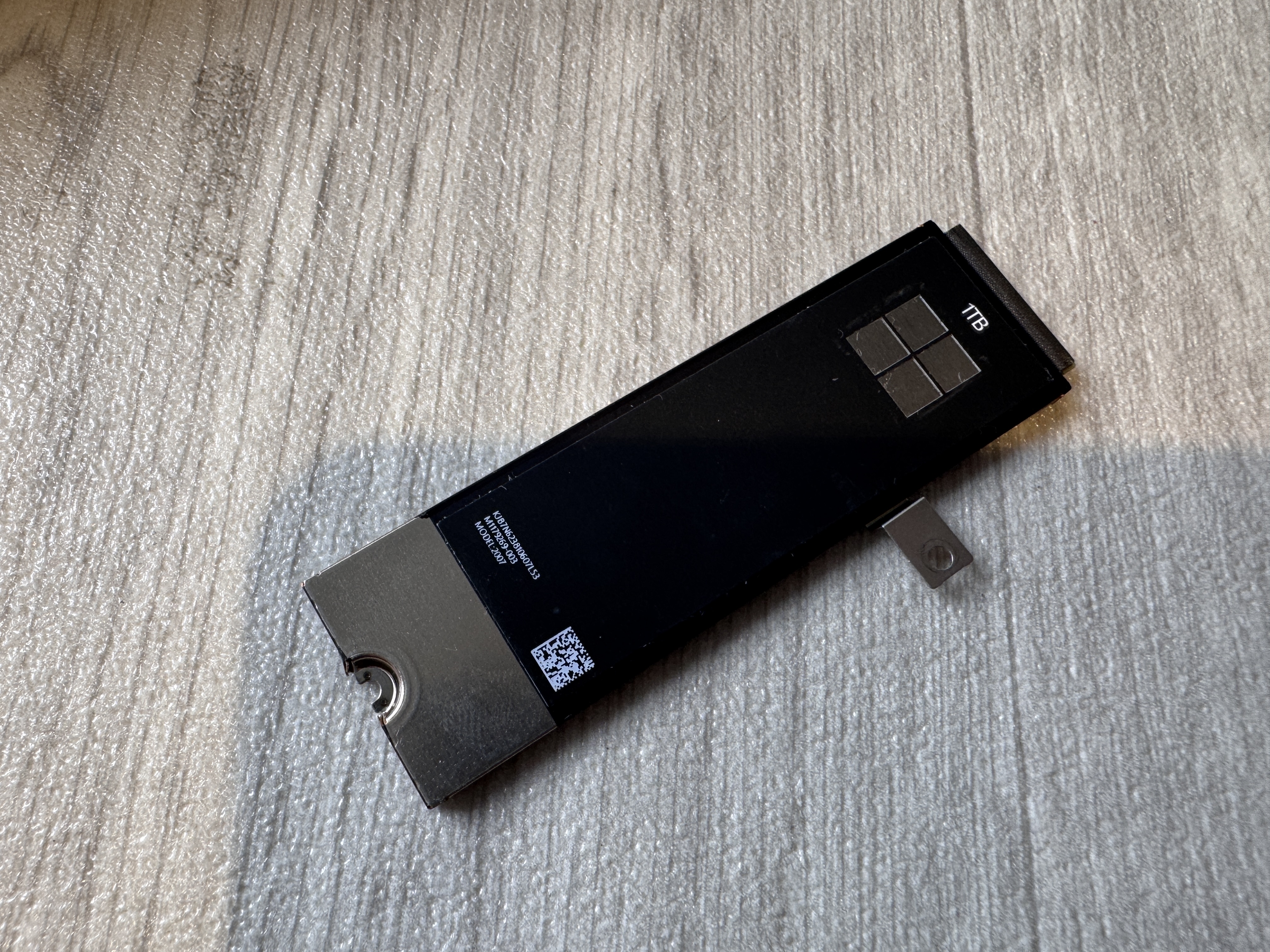 Begagnad 1TB Microsoft Surface M2 2280 NVMe SSD Disk Model 2007 M1179269-003