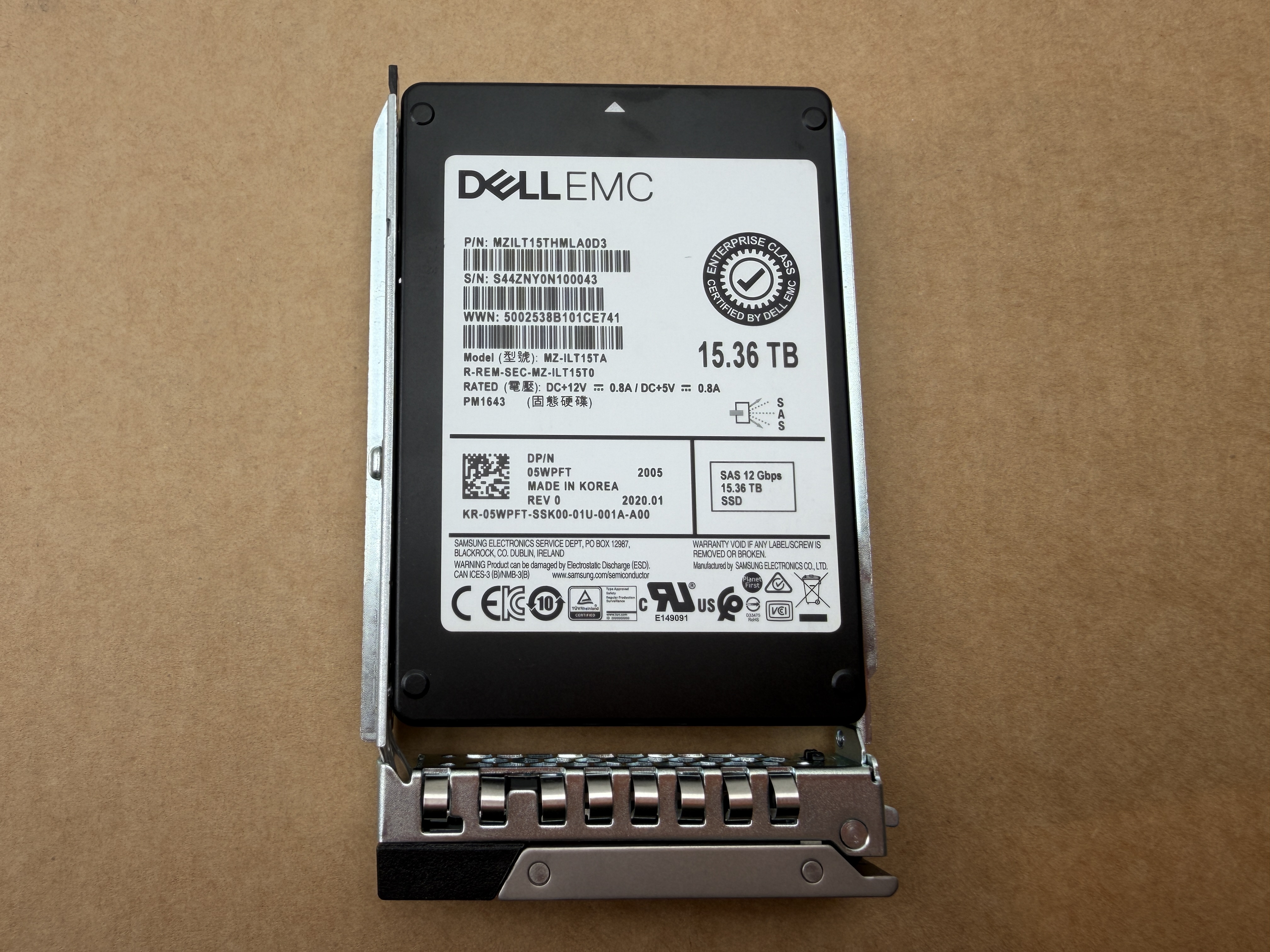 Begagnad Dell 5WPFT 15.36TB SSD SFF SAS 12G RI 5WPFT PM1643