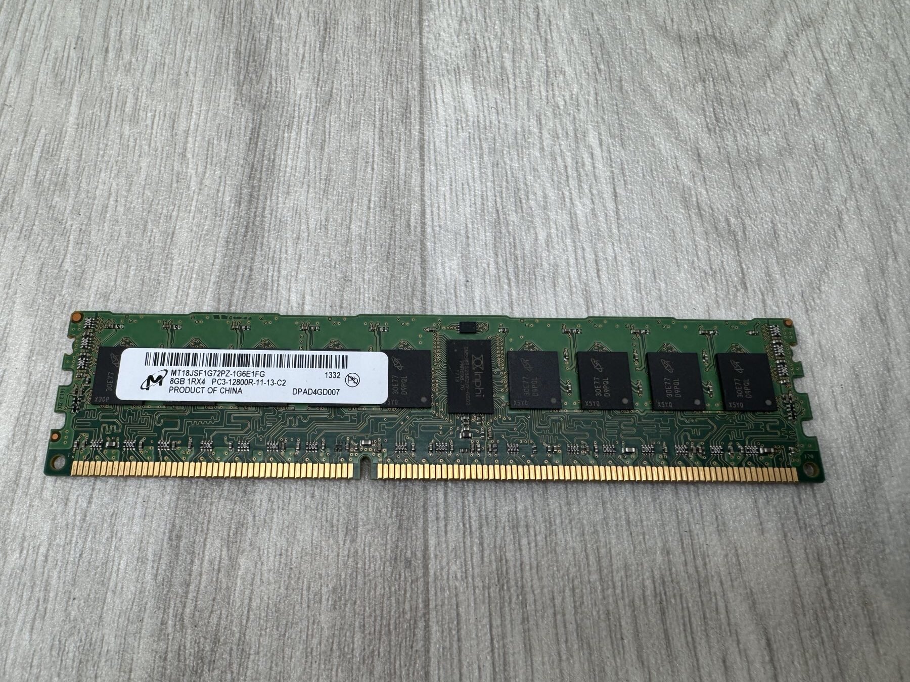 Begagnat Micron 8GB DDR3 (1x8GB) RDIMM 1Rx4 ECC PC3-12800R 1600MHz Single Rank x4 MT18JSF1G72PZ-1G6E1FG