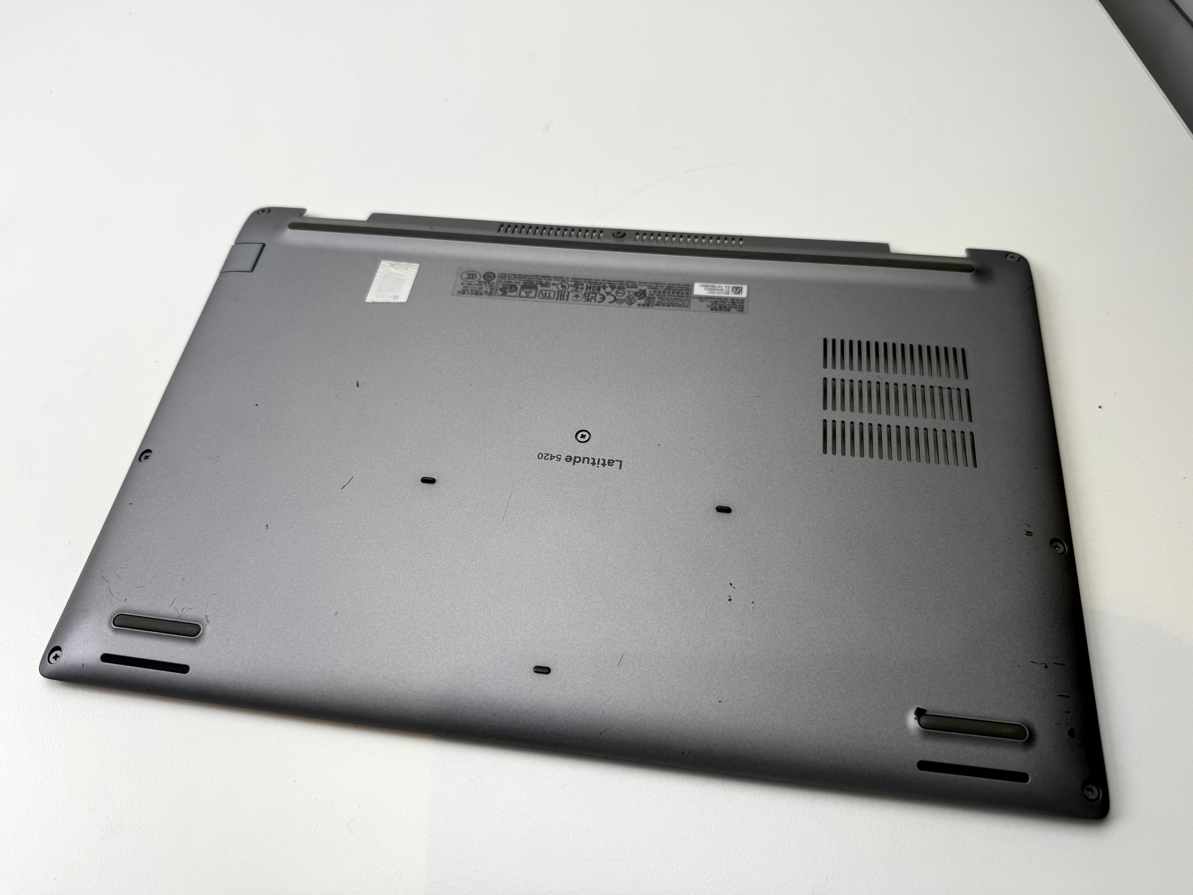 Begagnat Bottom Case Base Dell Latitude 5420 14" Cover 63DTN AP30K000C03