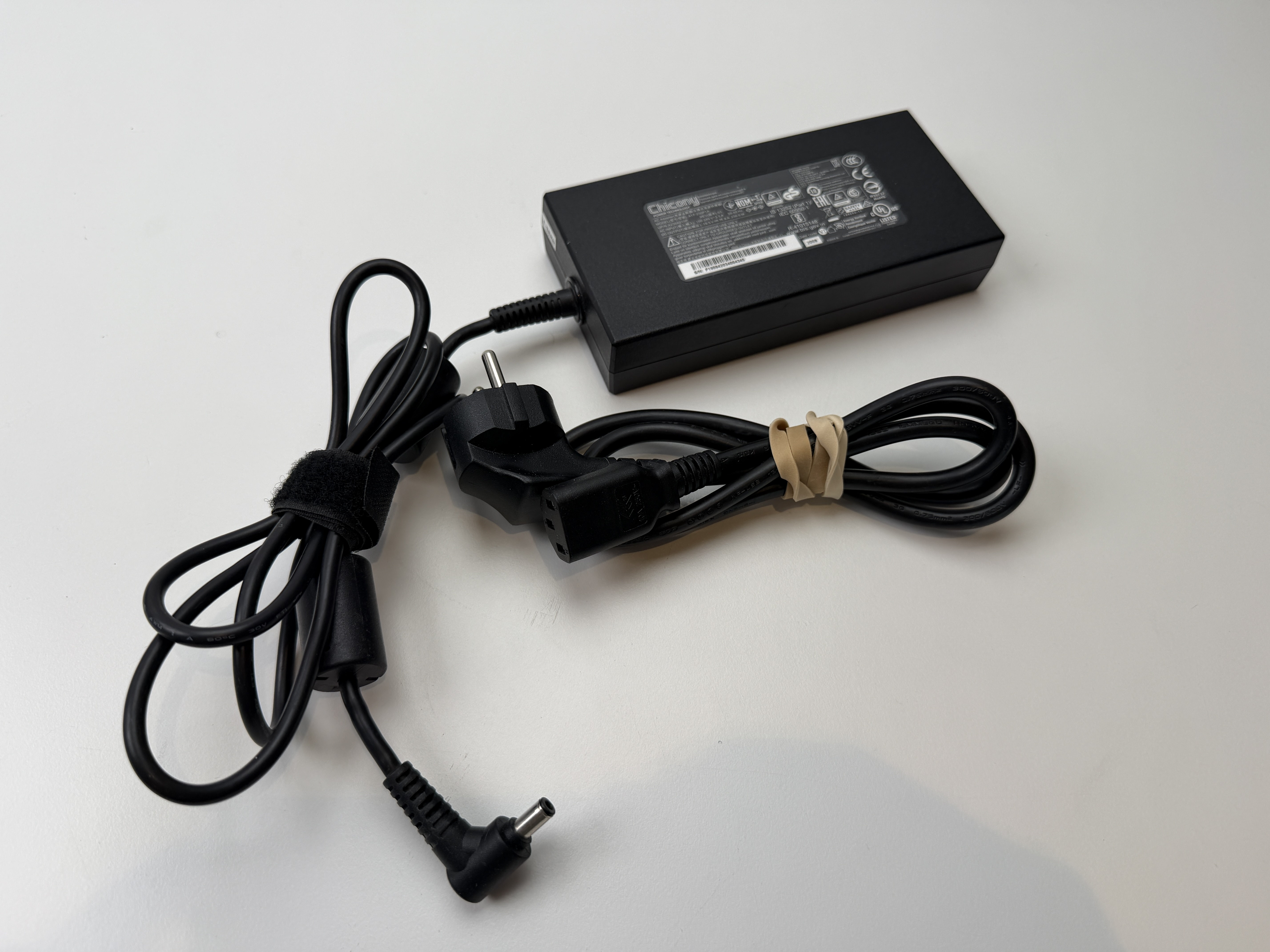 Beg. A17-230P1A 230W 5.5x2.5mm Chicony MSI Gigabyte ASUS Acer 19.5V 11.8A AC